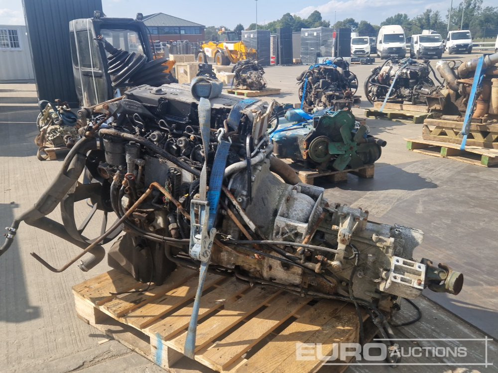 4 Cylinder Engine, Gearbox - Engine: picture 3 4 Cylinder Engine, Gearbox - Engine: picture 3