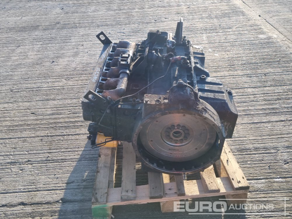 6 Cylinder Engine (Part Missings) - Engine: picture 4 6 Cylinder Engine (Part Missings) - Engine: picture 4