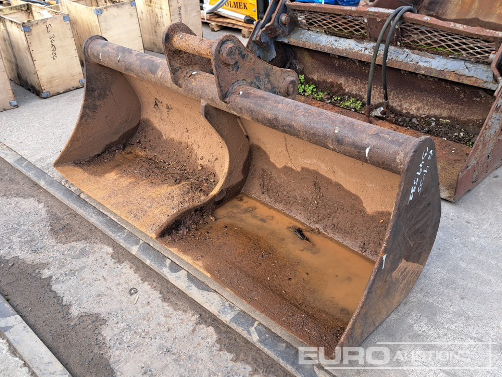 70" Ditching Bucket 65mm Pin to suit 13 Ton Excavator - Bucket: picture 1 70" Ditching Bucket 65mm Pin to suit 13 Ton Excavator - Bucket: picture 1