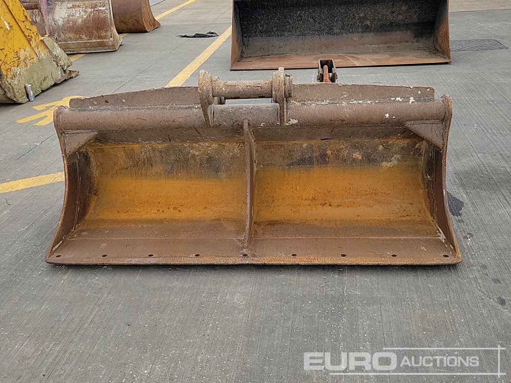 Bucket 72" Ditching Bucket 65mm Pin to suit 13 Ton Excavator: picture 8