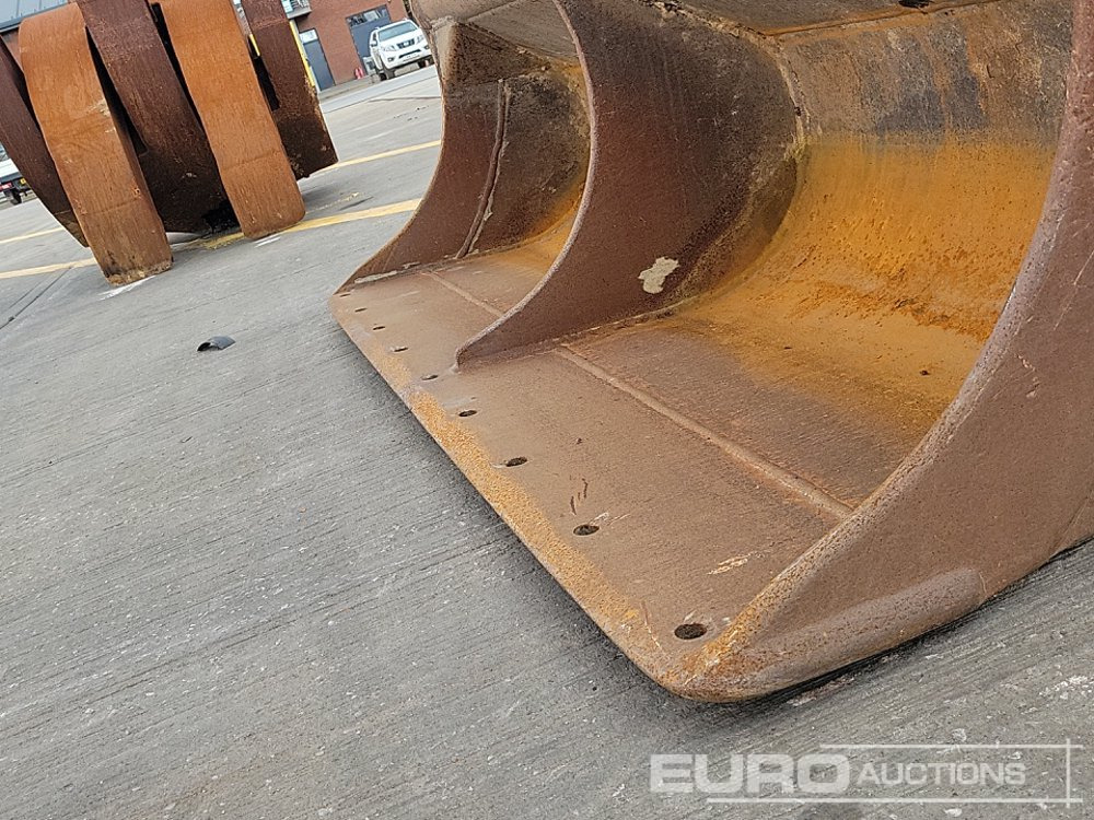 Bucket 72" Ditching Bucket 65mm Pin to suit 13 Ton Excavator: picture 9