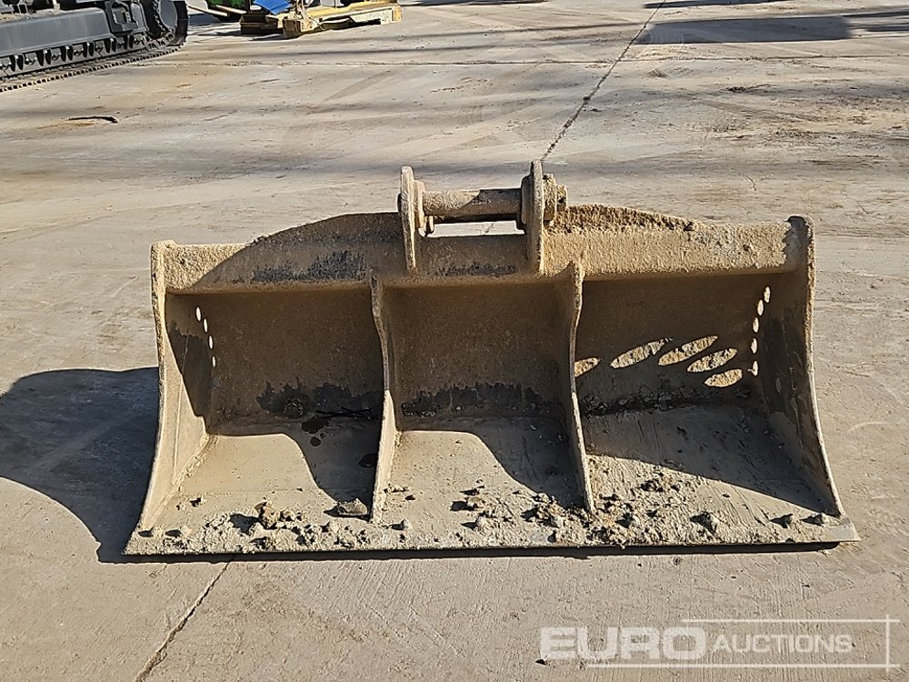 Bucket 72" Ditching Bucket 65mm Pin to suit 13 Ton Excavator: picture 8 Bucket 72" Ditching Bucket 65mm Pin to suit 13 Ton Excavator: picture 8