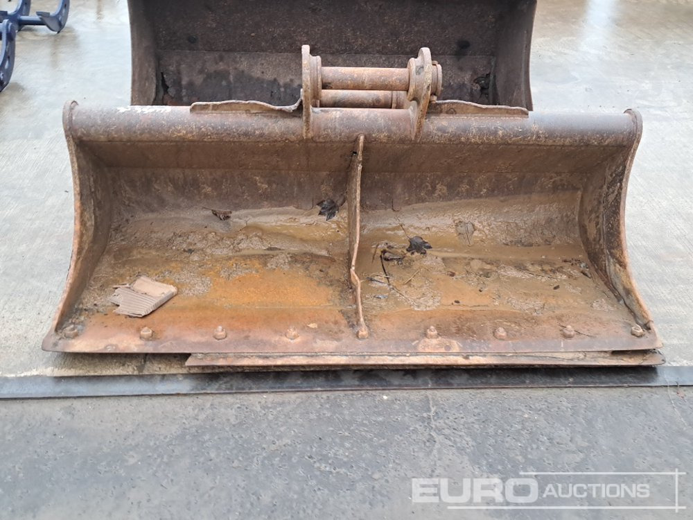 72" Strickland Ditching Bucket 65mm Pin to suit 13 Ton Excavator - Bucket: picture 5 72" Strickland Ditching Bucket 65mm Pin to suit 13 Ton Excavator - Bucket: picture 5