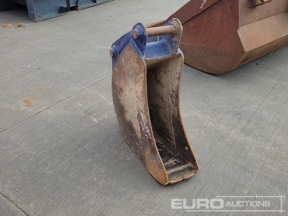 Bucket 9" Digging Bucket 45mm Pin to suit 4-6 Ton Excavator: picture 7