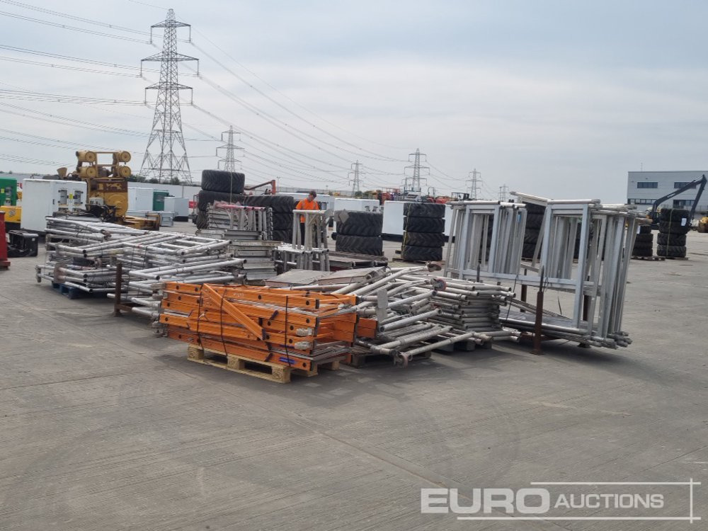Bundle of Folding Aluminium Scaffolding (5 of), Bundle of Folding Fiberglass Scaffolding, Bundle of Aluminium Scaffolding (3 of), Aluminium Staging Boards (3 of) - Construction equipment: picture 5 Bundle of Folding Aluminium Scaffolding (5 of), Bundle of Folding Fiberglass Scaffolding, Bundle of Aluminium Scaffolding (3 of), Aluminium Staging Boards (3 of) - Construction equipment: picture 5