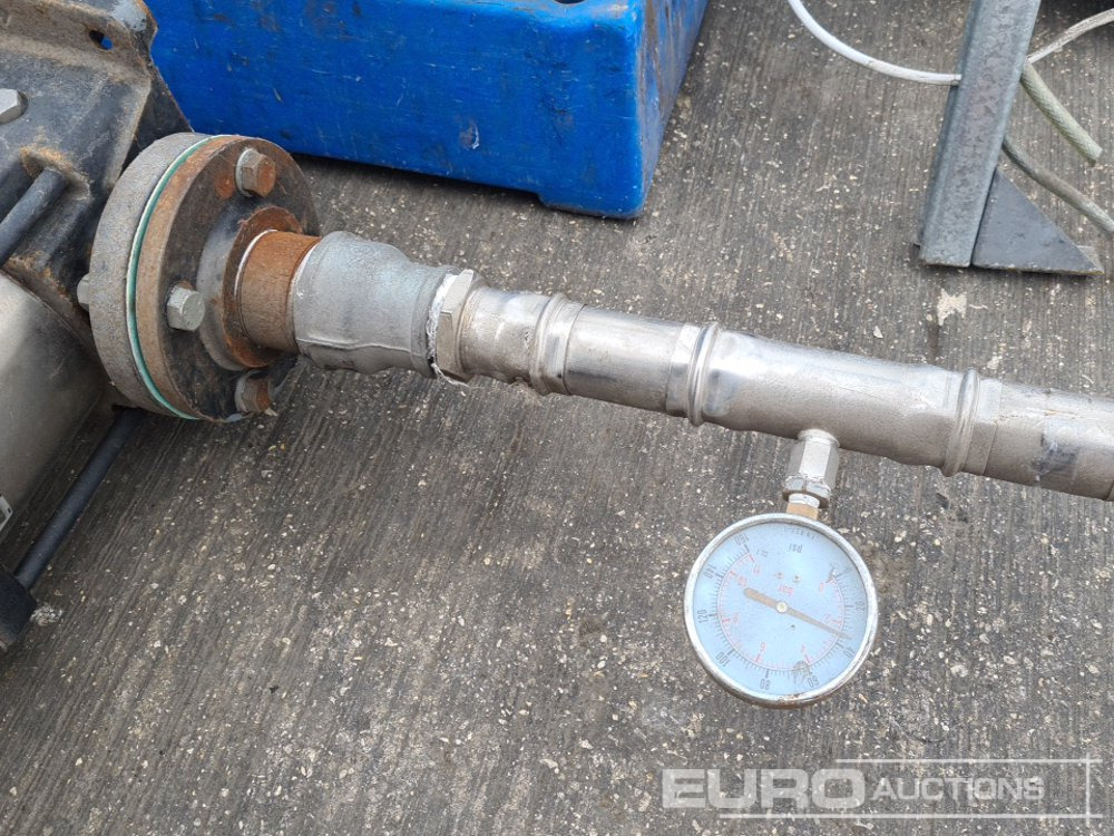 Construction equipment Decontaminating Station Plastic Tank, 415Volt Pump, Piping & Frame, Ramps: picture 17