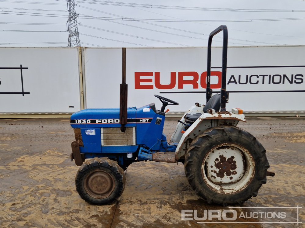 Ford 4WD Compact Tractor, Roll Bar - Compact tractor: picture 2 Ford 4WD Compact Tractor, Roll Bar - Compact tractor: picture 2