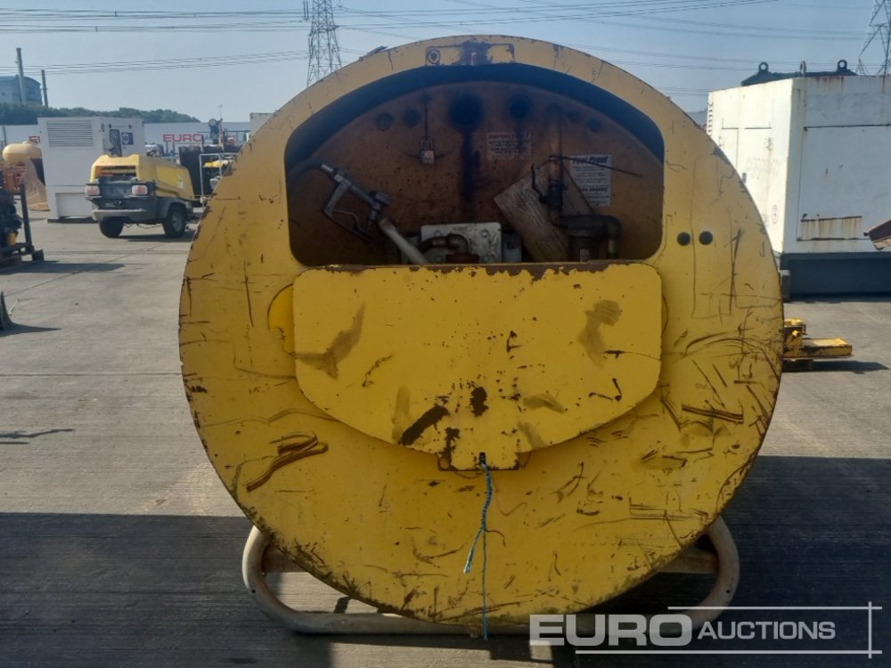 Storage tank Fuel Proof 2000 Litre Static Bunded Fuel Bowser, Manual Pump: picture 8