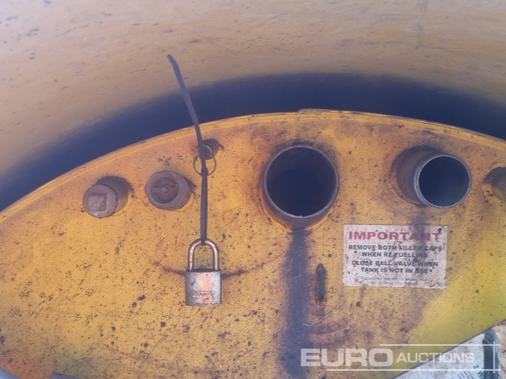 Storage tank Fuel Proof 2000 Litre Static Bunded Fuel Bowser, Manual Pump: picture 11