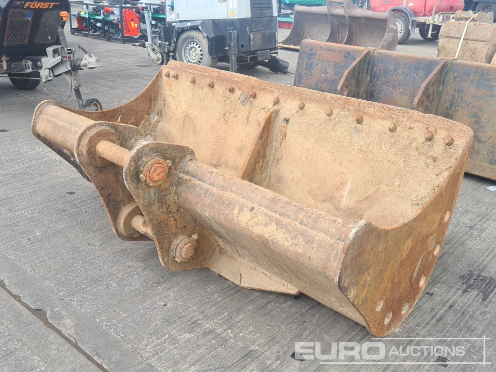 JCB 72" Ditching Bucket 65mm Pin to suit 13 Ton Excavator - Bucket: picture 5 JCB 72" Ditching Bucket 65mm Pin to suit 13 Ton Excavator - Bucket: picture 5