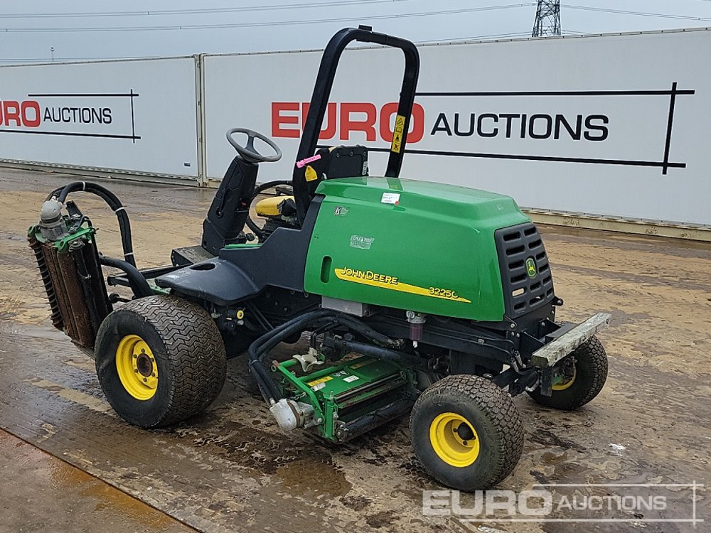 John Deere 3225C - Garden mower: picture 3 John Deere 3225C - Garden mower: picture 3