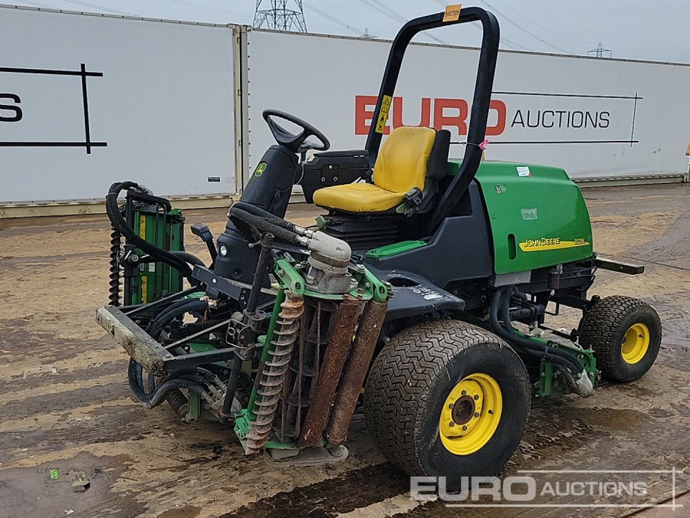 John Deere 3225C - Garden mower: picture 1 John Deere 3225C - Garden mower: picture 1
