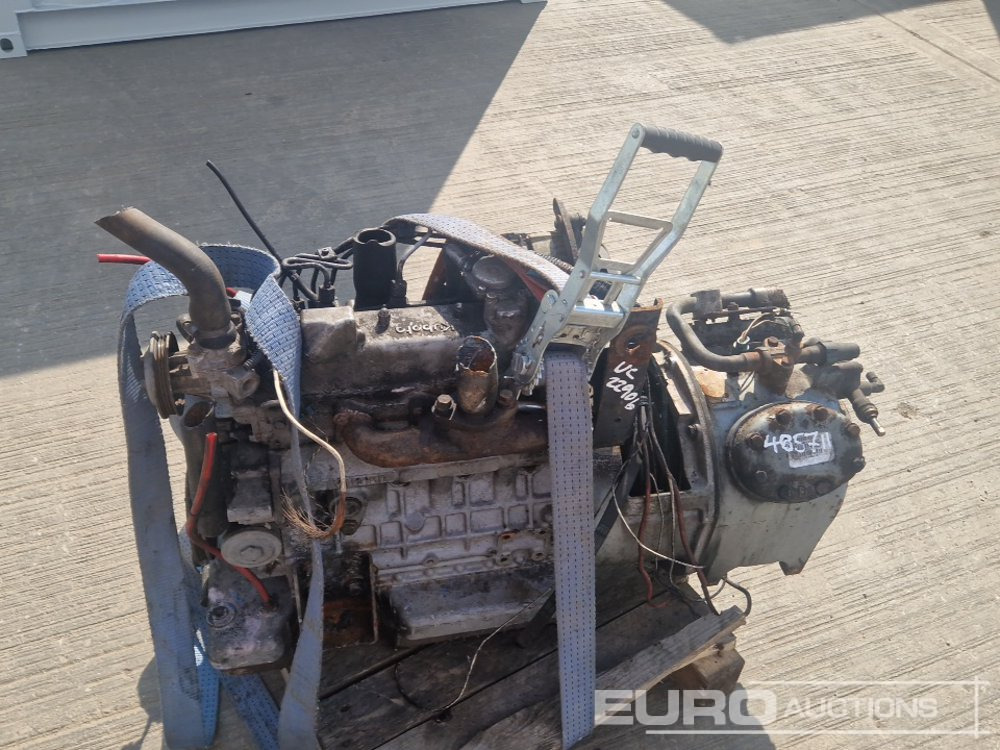Kubota 4 Cylinder Engine, Pump - Engine: picture 2 Kubota 4 Cylinder Engine, Pump - Engine: picture 2