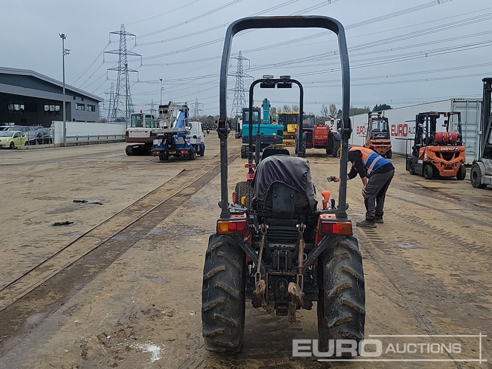 Kubota B2420 - Compact tractor: picture 4 Kubota B2420 - Compact tractor: picture 4