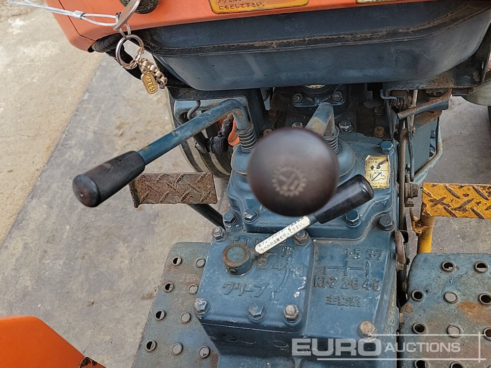 Compact tractor Kubota L1801: picture 27 Compact tractor Kubota L1801: picture 27