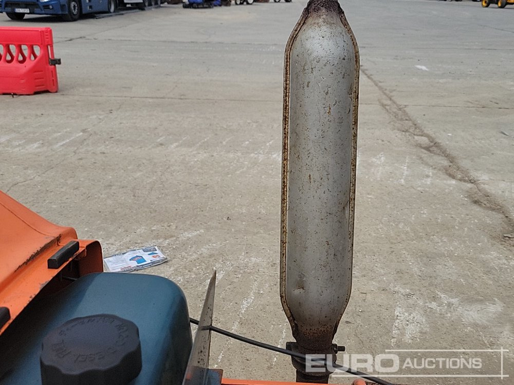 Compact tractor Kubota L1801: picture 21 Compact tractor Kubota L1801: picture 21