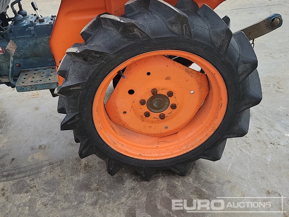 Compact tractor Kubota L1801: picture 10 Compact tractor Kubota L1801: picture 10