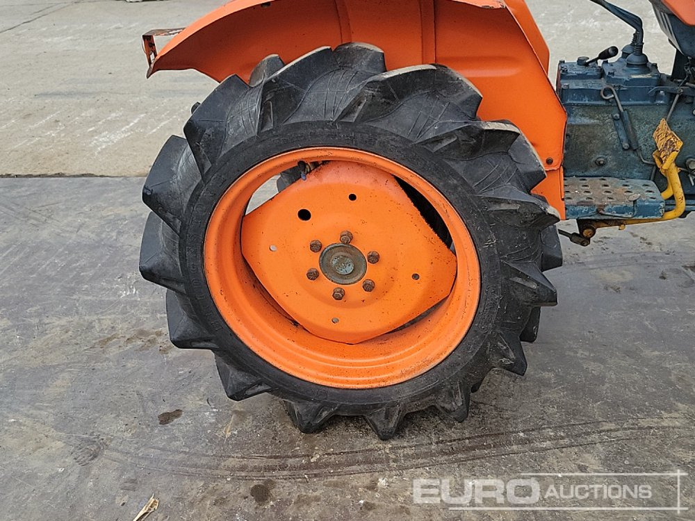 Compact tractor Kubota L1801: picture 11 Compact tractor Kubota L1801: picture 11
