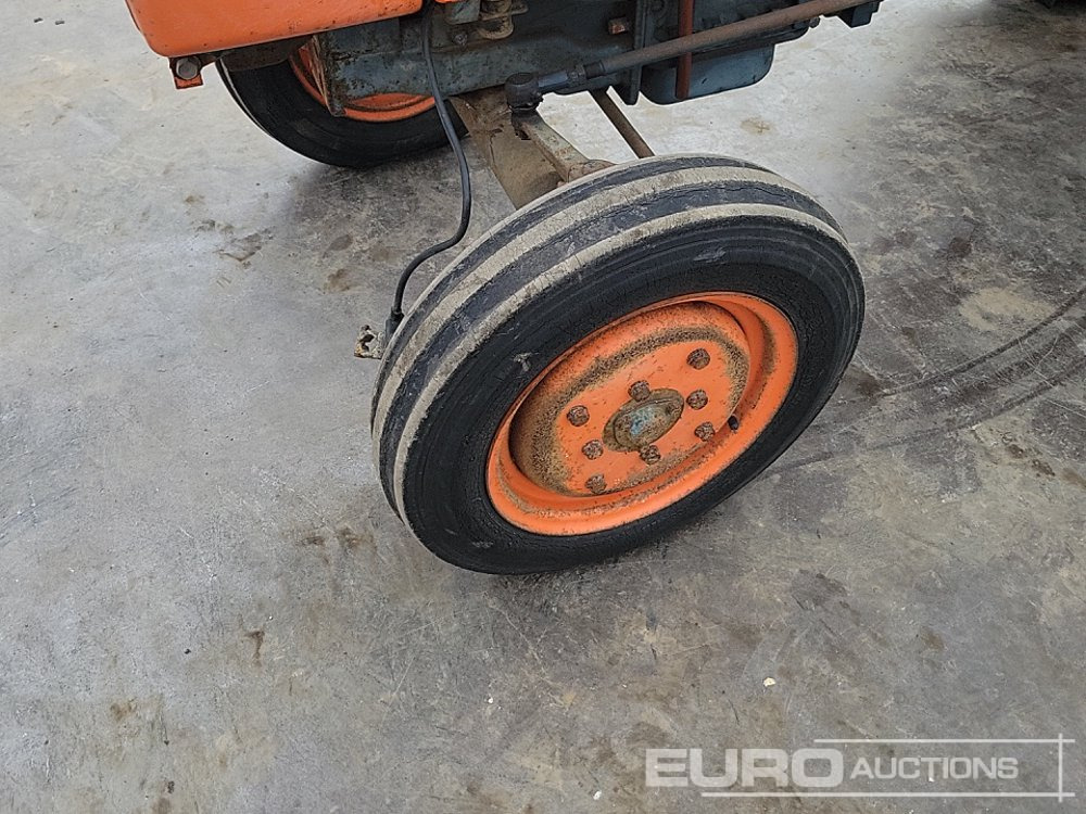 Compact tractor Kubota L1801: picture 9 Compact tractor Kubota L1801: picture 9