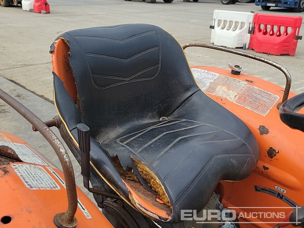 Compact tractor Kubota L1801: picture 24 Compact tractor Kubota L1801: picture 24