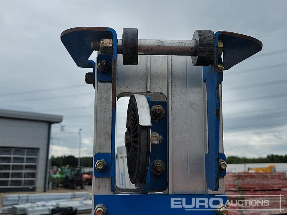 Material handling equipment 2017 Genie SLA-20: picture 15