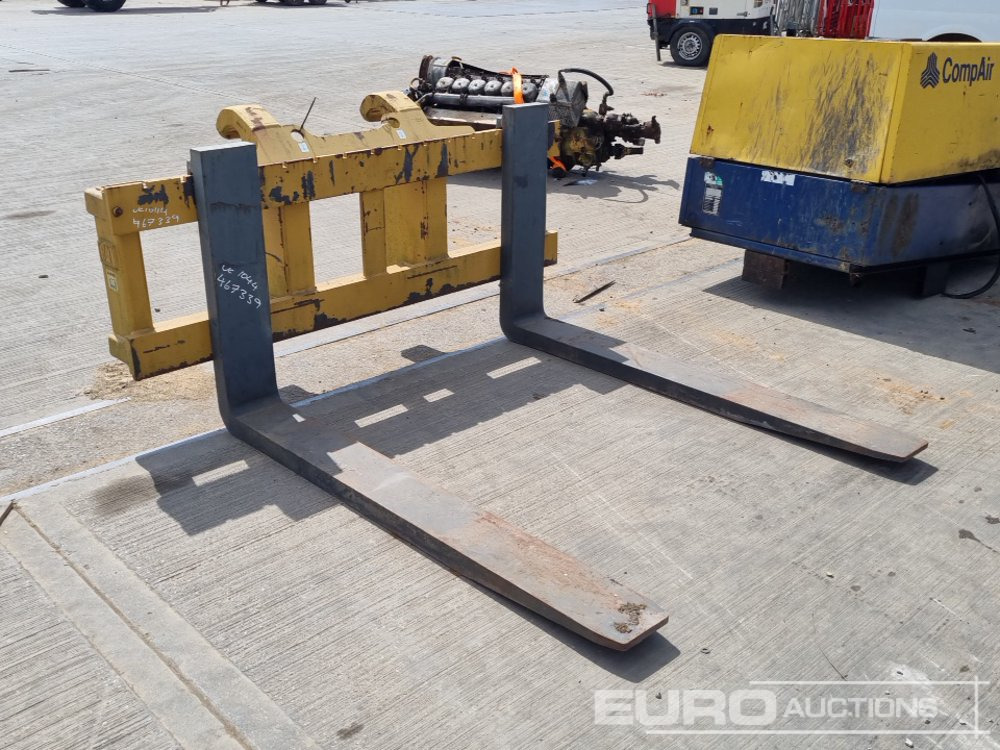CAT Fork Frame & Forks to suit Loader - Material handling equipment: picture 1 CAT Fork Frame & Forks to suit Loader - Material handling equipment: picture 1