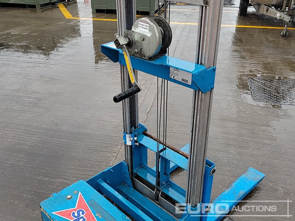 Material handling equipment Genie GL-10: picture 14