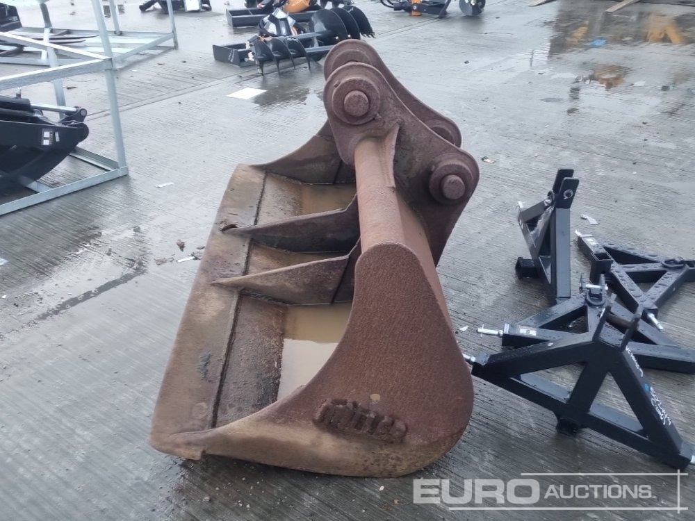 Miller 84" Ditching Bucket 80mm Pin to suit 20 Ton Excavator - Bucket: picture 2 Miller 84" Ditching Bucket 80mm Pin to suit 20 Ton Excavator - Bucket: picture 2