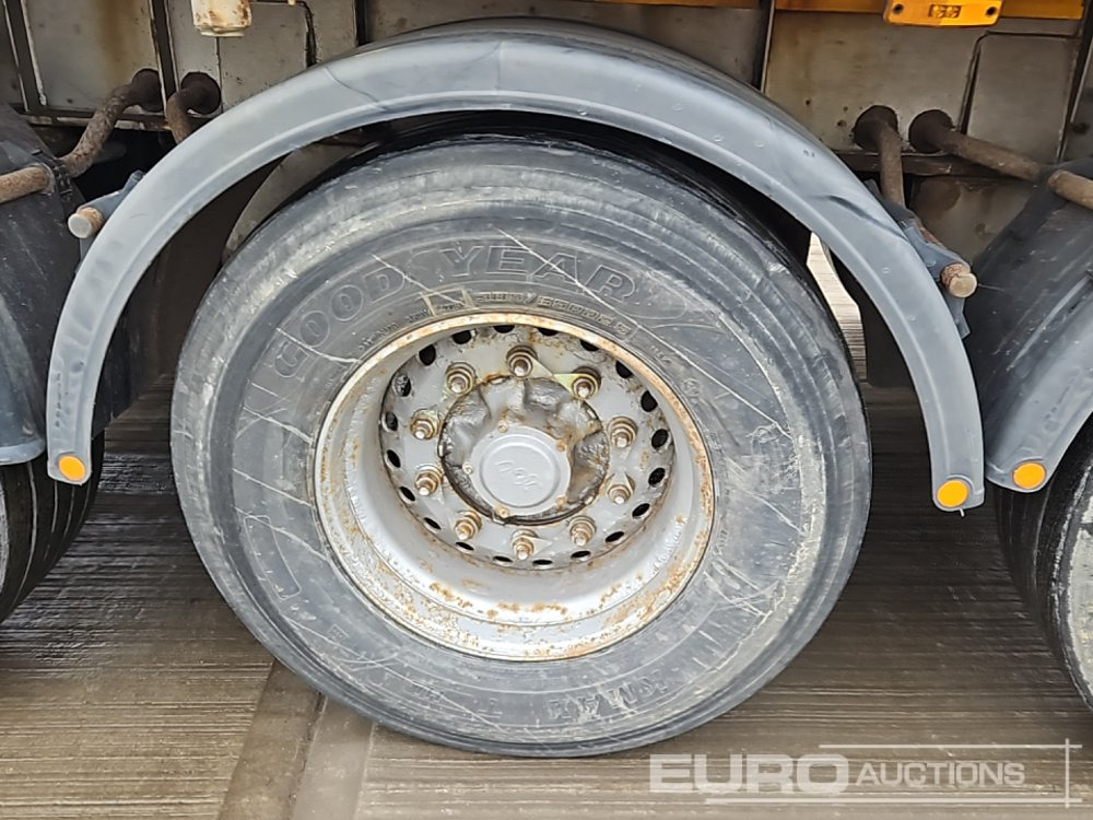 Dropside/ Flatbed semi-trailer Montracon Tri Axle Flat Bed Trailer: picture 14