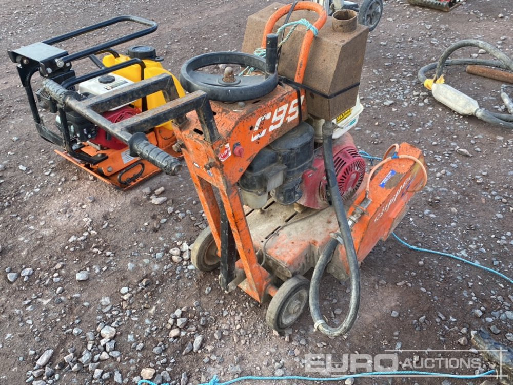 Petrol Road Saw - Asphalt machine: picture 3 Petrol Road Saw - Asphalt machine: picture 3