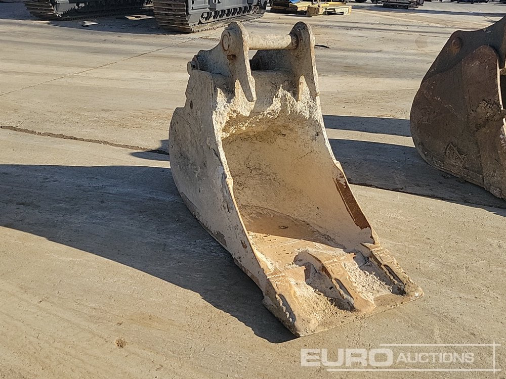 Rhinox 24" Digging Bucket 65mm Pin to suit 13 Ton Excavator - Bucket: picture 1 Rhinox 24" Digging Bucket 65mm Pin to suit 13 Ton Excavator - Bucket: picture 1