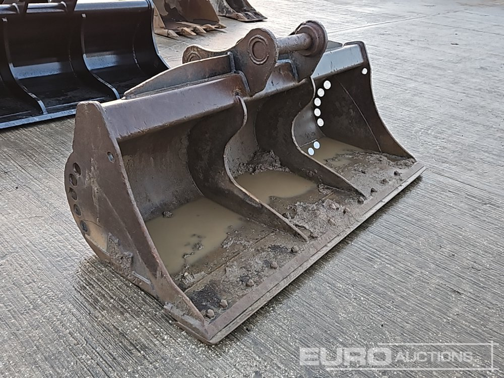 Rhinox 84" Ditching Bucket 80mm Pin to suit 20 Ton Excavator - Bucket: picture 1 Rhinox 84" Ditching Bucket 80mm Pin to suit 20 Ton Excavator - Bucket: picture 1