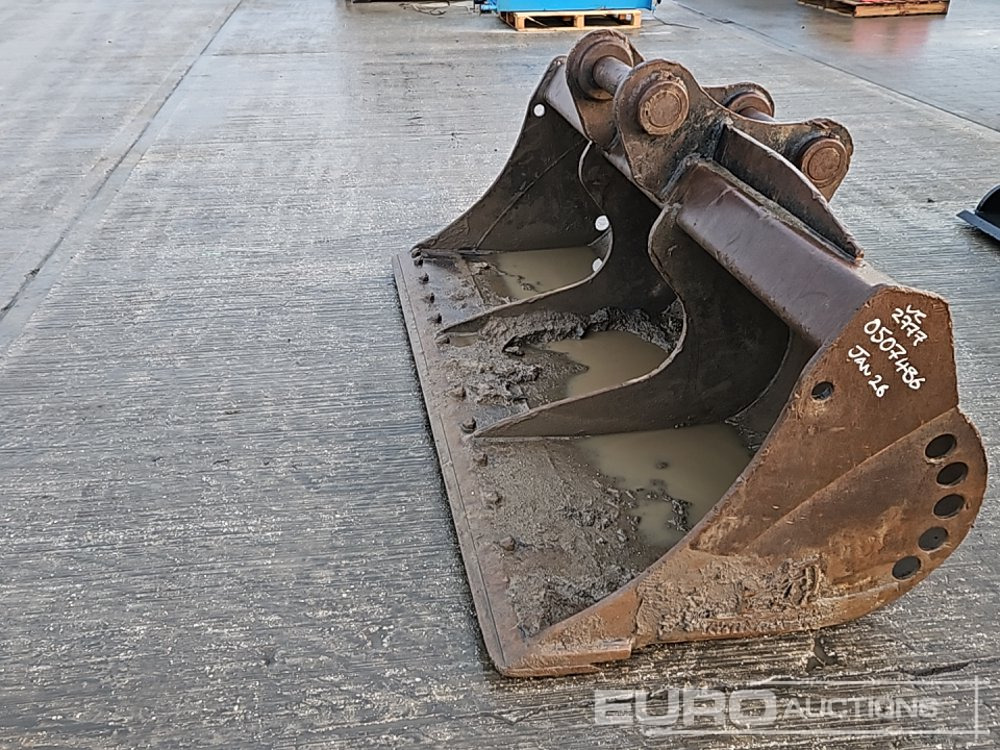Rhinox 84" Ditching Bucket 80mm Pin to suit 20 Ton Excavator - Bucket: picture 3 Rhinox 84" Ditching Bucket 80mm Pin to suit 20 Ton Excavator - Bucket: picture 3