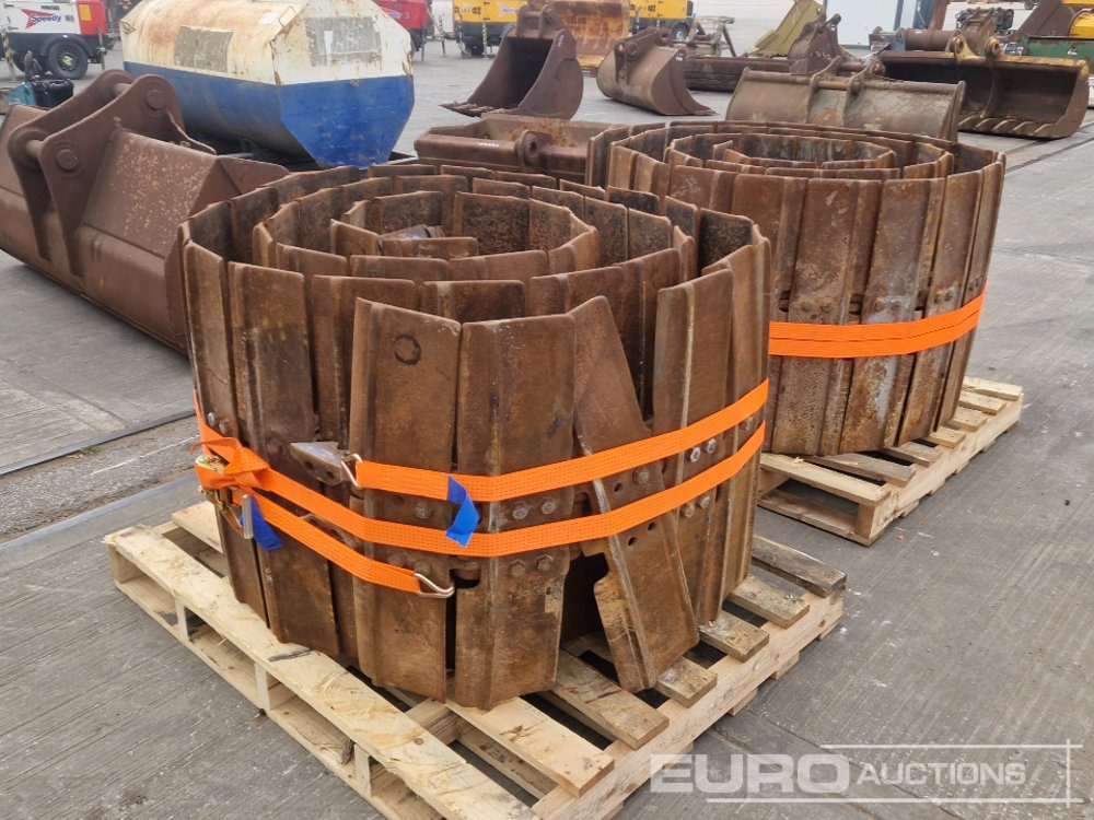 850mm Steel Track Group to suit Komatsu DX61 (2 of) - Spare parts: picture 5 850mm Steel Track Group to suit Komatsu DX61 (2 of) - Spare parts: picture 5