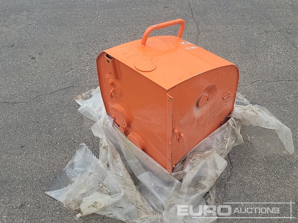 Fuel Tank to suit Excavator - Spare parts: picture 1 Fuel Tank to suit Excavator - Spare parts: picture 1