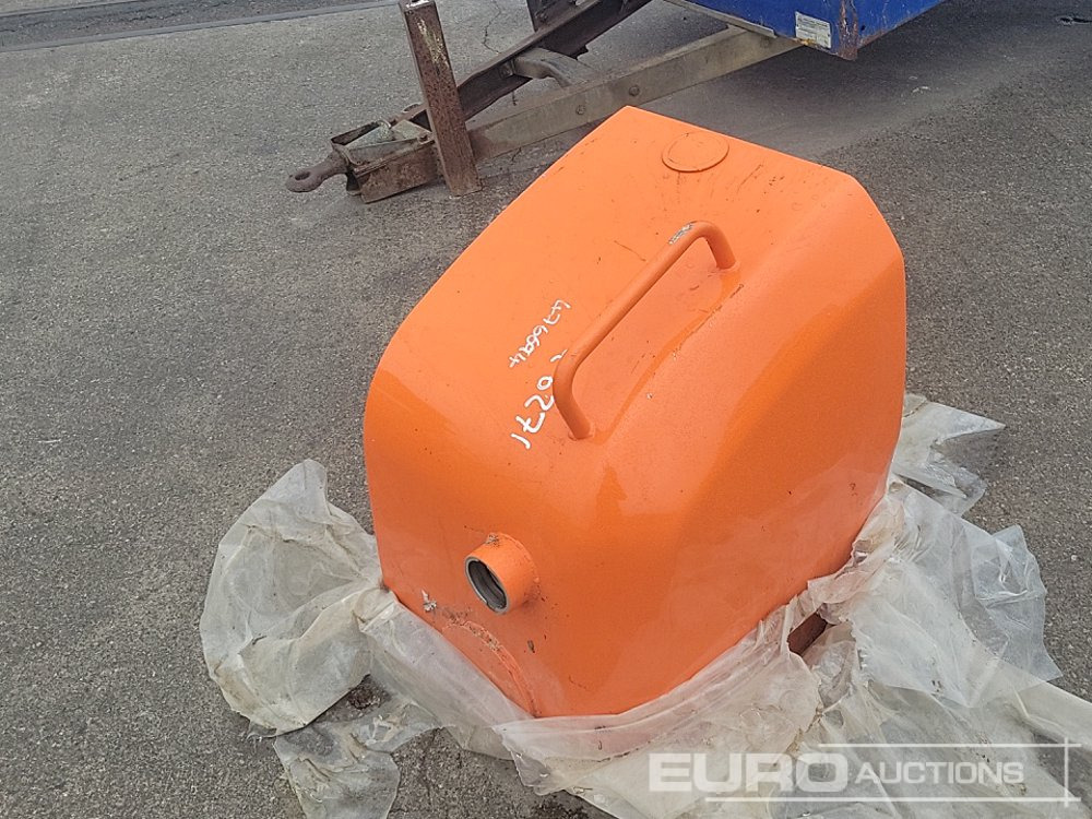 Fuel Tank to suit Excavator - Spare parts: picture 5 Fuel Tank to suit Excavator - Spare parts: picture 5