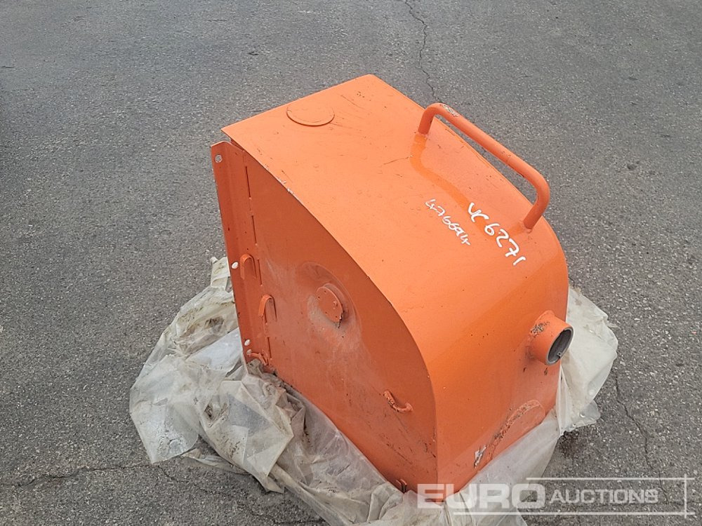 Fuel Tank to suit Excavator - Spare parts: picture 3 Fuel Tank to suit Excavator - Spare parts: picture 3