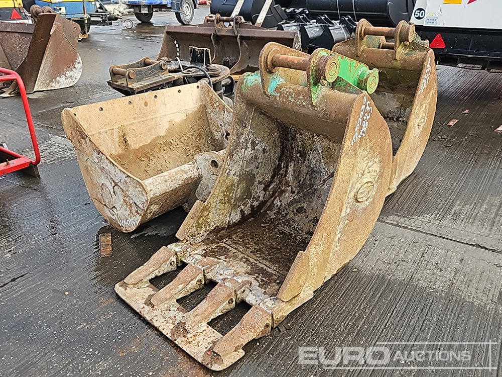 Strickland 36", 24", 24" Digging Bucket 45mm Pin to suit 4-6 Ton Excavator - Bucket: picture 1 Strickland 36", 24", 24" Digging Bucket 45mm Pin to suit 4-6 Ton Excavator - Bucket: picture 1