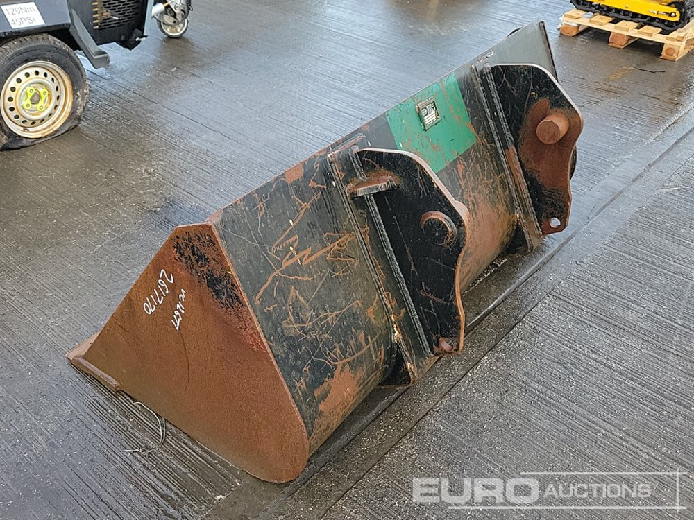 Strickland 72" Loading Bucket to suit Telehandler - Bucket: picture 3 Strickland 72" Loading Bucket to suit Telehandler - Bucket: picture 3