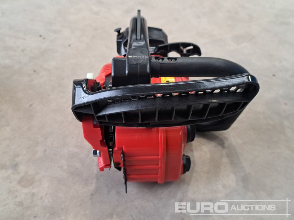 TMUS 2500 Petrol Chainsaw (2 of) - Workshop equipment: picture 5 TMUS 2500 Petrol Chainsaw (2 of) - Workshop equipment: picture 5