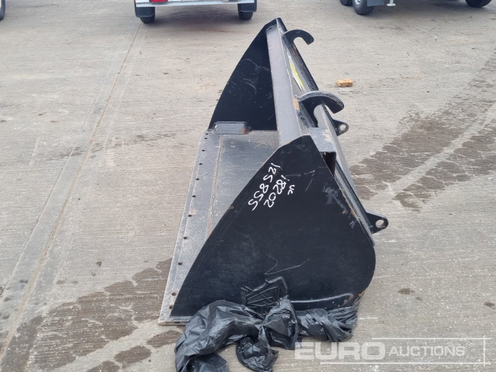 Unused 2024 Rhinox 72" Loading Bucket to suit Telehandler - Bucket: picture 4 Unused 2024 Rhinox 72" Loading Bucket to suit Telehandler - Bucket: picture 4