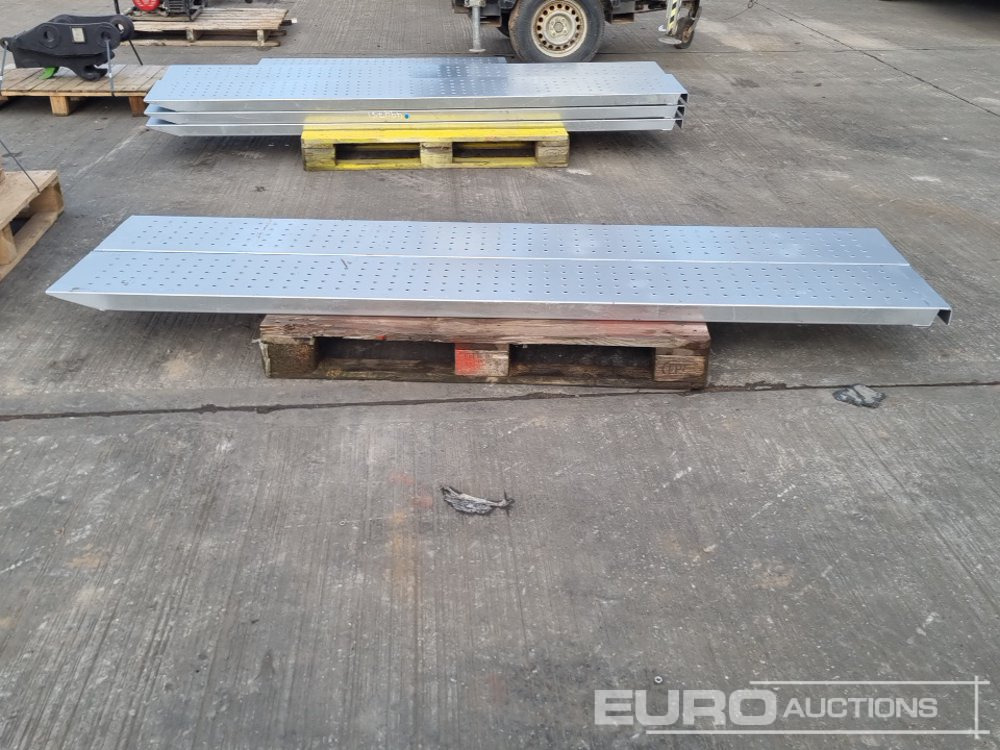 Construction equipment Unused 8' Aluminium Loading Ramp (2 of): picture 6