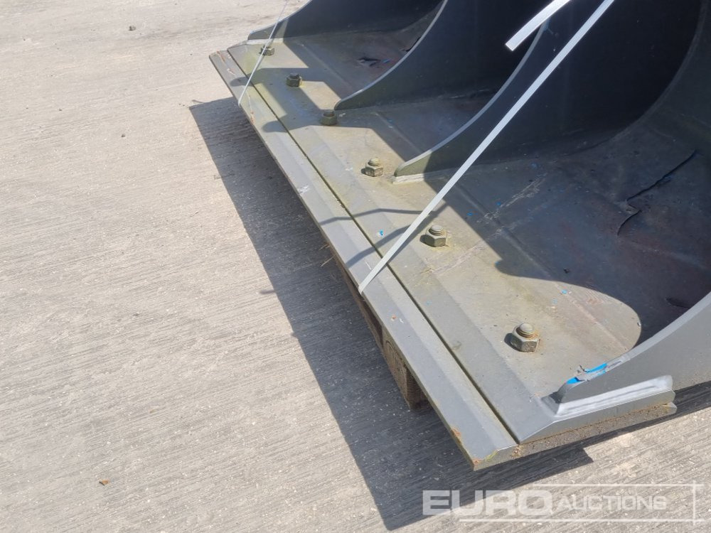 New Bucket Unused Miller 72" Ditching Bucket 80mm Pin to suit 20 Ton Excavator: picture 9