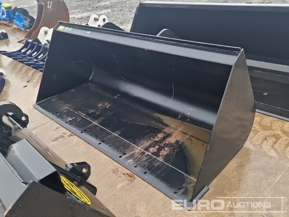 Unused Strickland 90" Loading Bucket to suit Manitou Telehandler - Bucket: picture 1 Unused Strickland 90" Loading Bucket to suit Manitou Telehandler - Bucket: picture 1