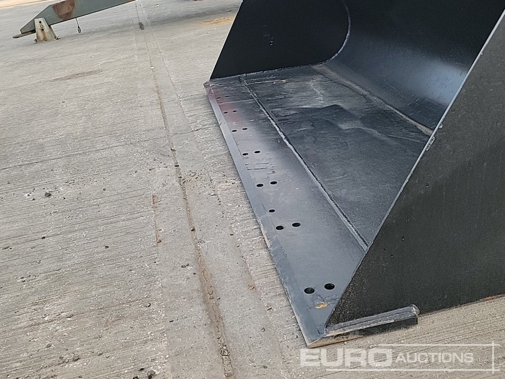 New Bucket Unused Strickland 90" Loading Bucket to suit Manitou Telehandler: picture 9