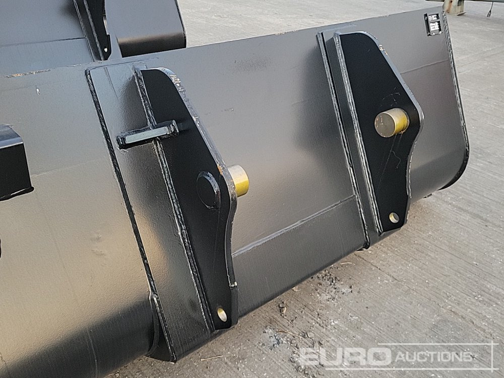 New Bucket Unused Strickland 90" Loading Bucket to suit Manitou Telehandler: picture 12