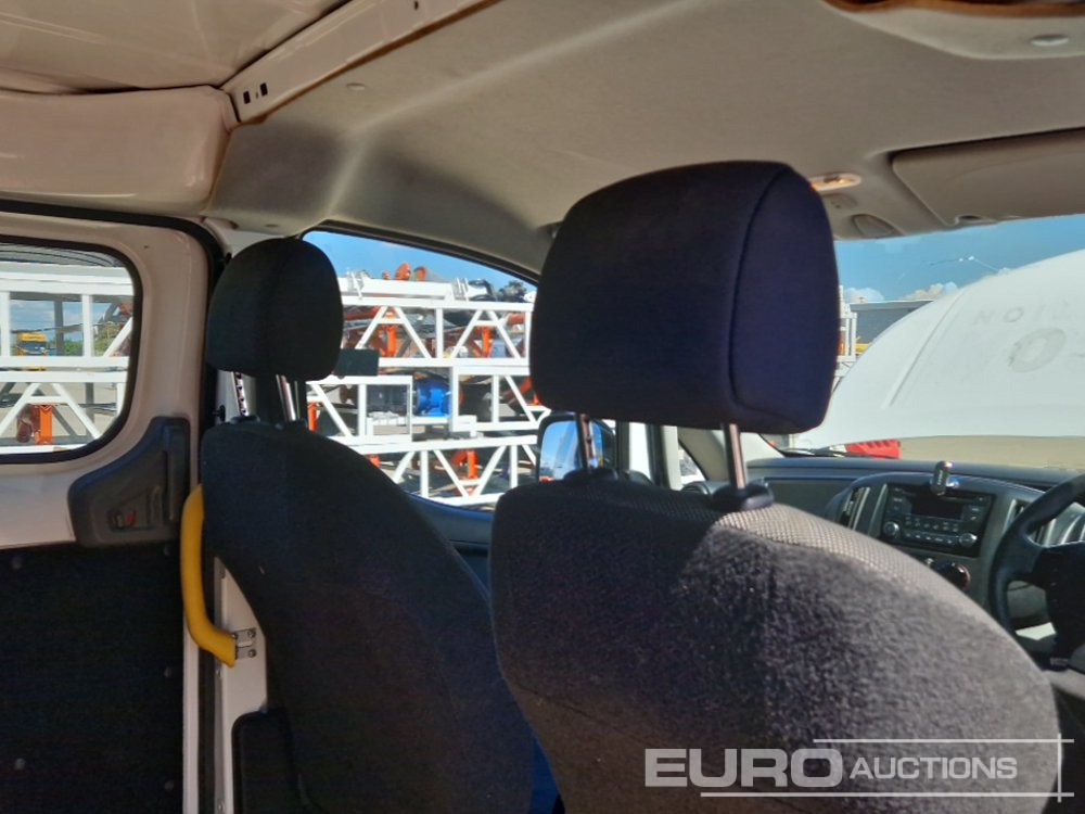 Van Nissan NV200: picture 21