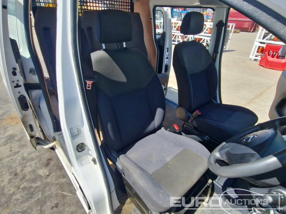 Van Nissan NV200: picture 28