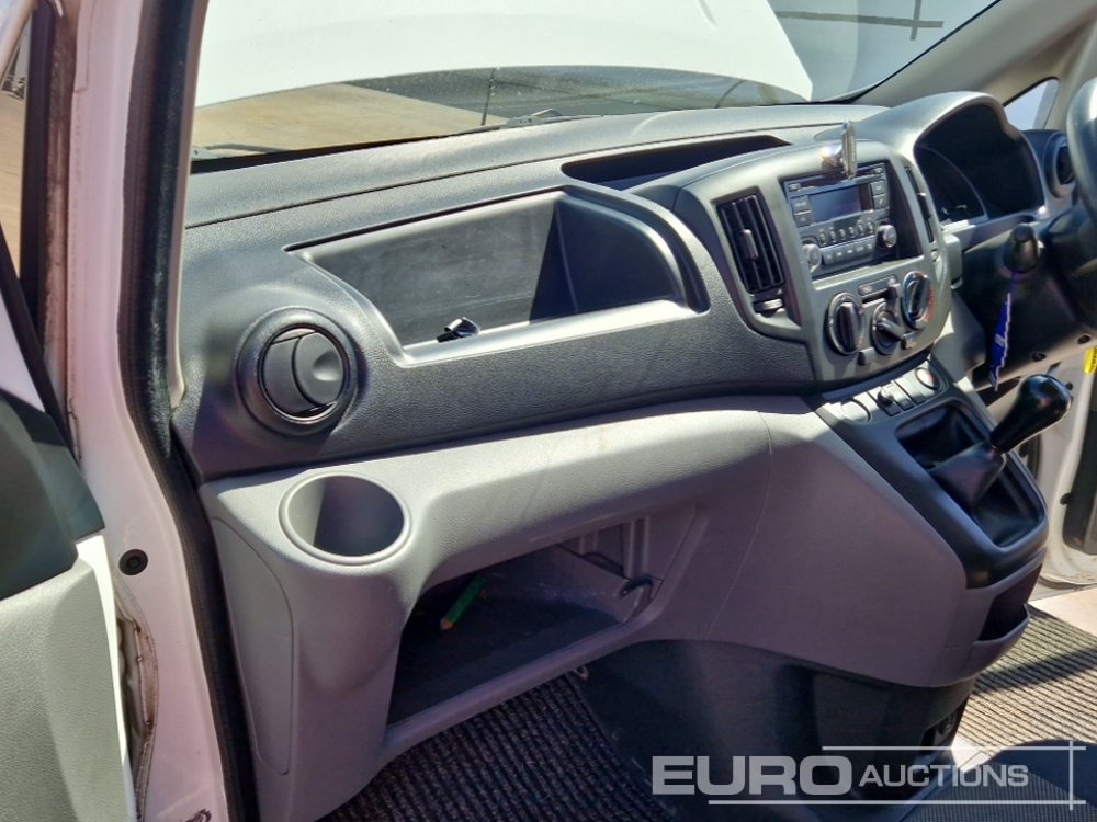 Van Nissan NV200: picture 26