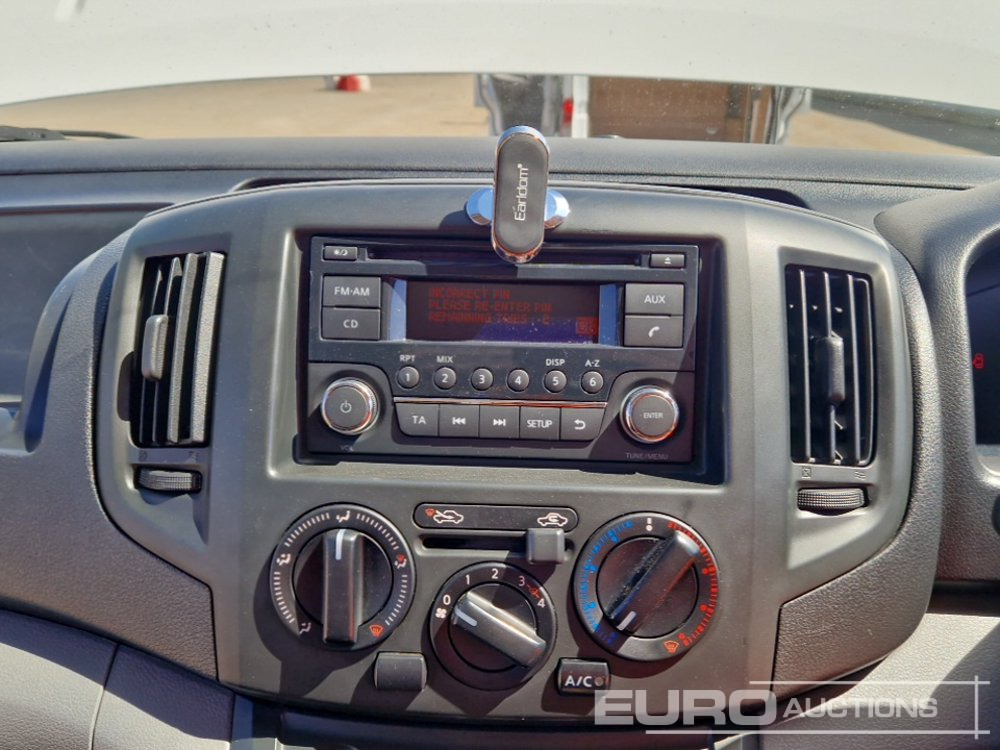 Van Nissan NV200: picture 32